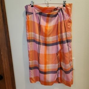 Plaid skirt w front slit, zipper back